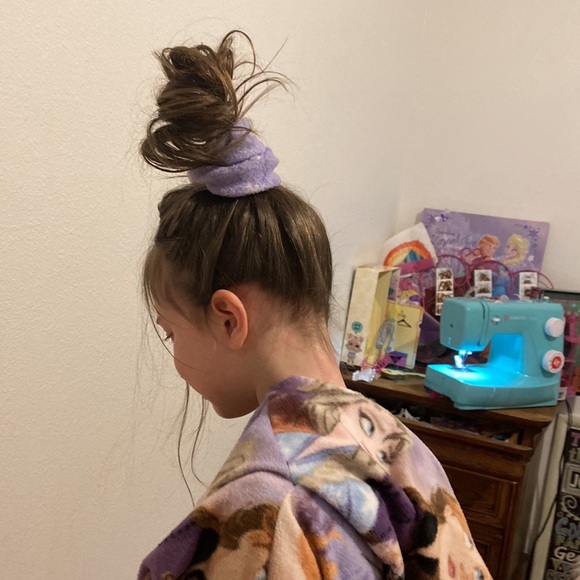 Scrunchy and jacket or sold separately - Picture 3 of 5